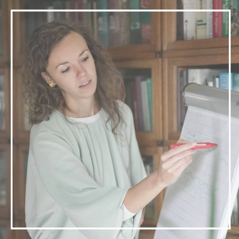 Anne geeft workshops in het schrijven van liedjes waardoor je in levende lijve een betere songwriter kunt worden.